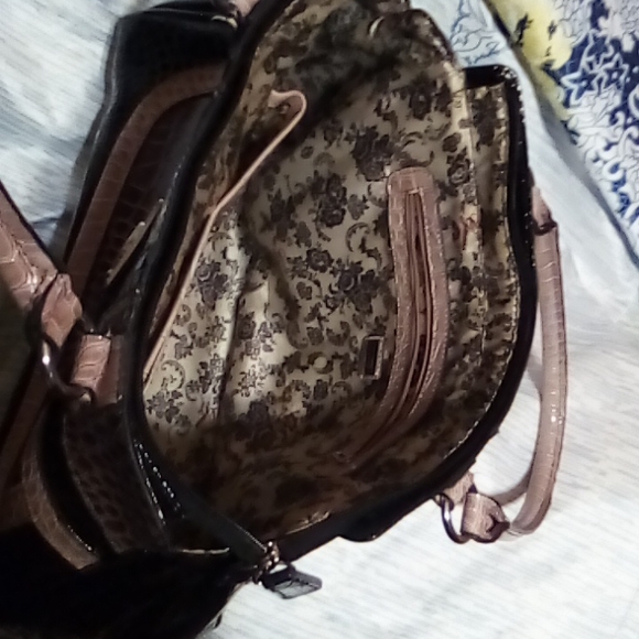 A black and tan leopard print g Guess shoulder purse - Picture 2 of 2